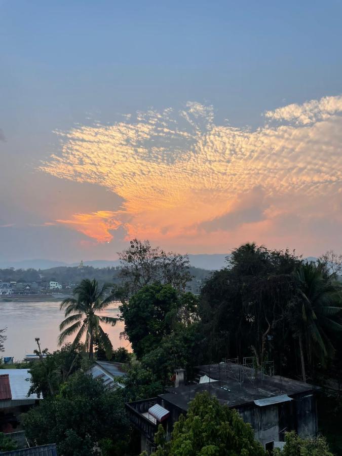 Over The Moon Hostel Ban Houayxay Dış mekan fotoğraf